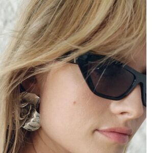 New ZARA Carved flower earrings In Silver